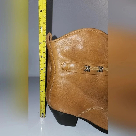 Dingo Tan Leather Ankle Cowboy Boots 6.5B Western Star Concho Detail - Picture 6 of 6